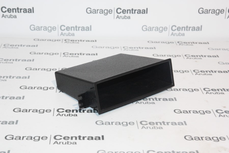 TRAY HD65 LWR CRASH PADS CTR FACIA