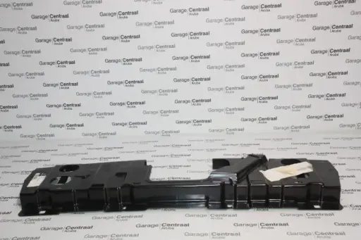[1638803714] BRACKET W163 REAR/BUMPER CENTER