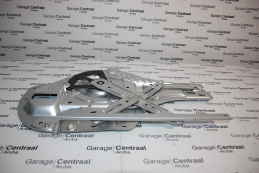 [824062E000] WINDOWLIFTER TUC RH FR 05-