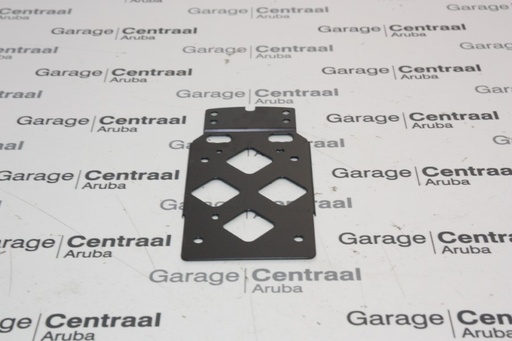 [846682E000] PLATE TUC CTR CONSOLE 06- 
