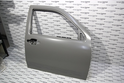 [8980432390] FRONT DOOR DX RH 04- CREW/CAB